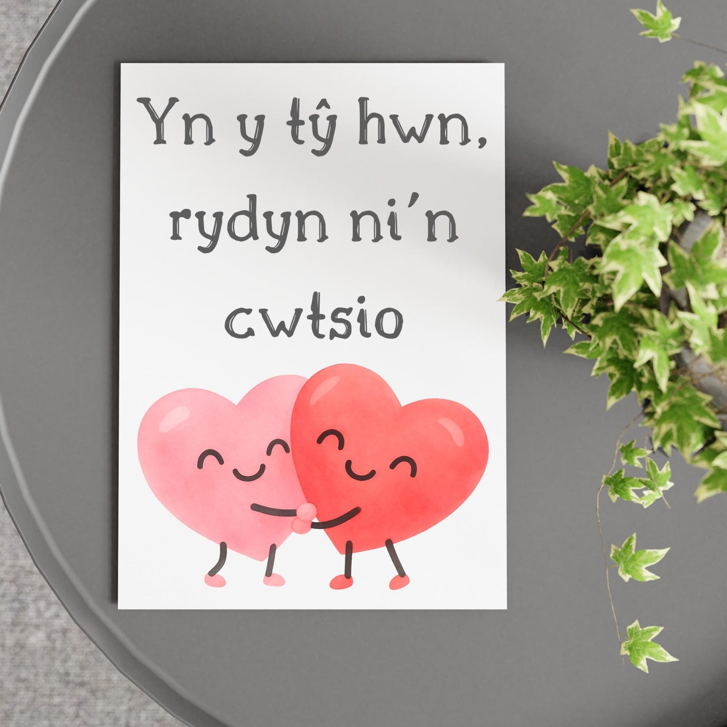 Welsh Language Poster, Yn y tŷ hwn, rydyn ni'n cwtsio, Simple Design, Minimalist Wall Art, Welsh Home, A4 Print, Line Drawing, Cwtsh
