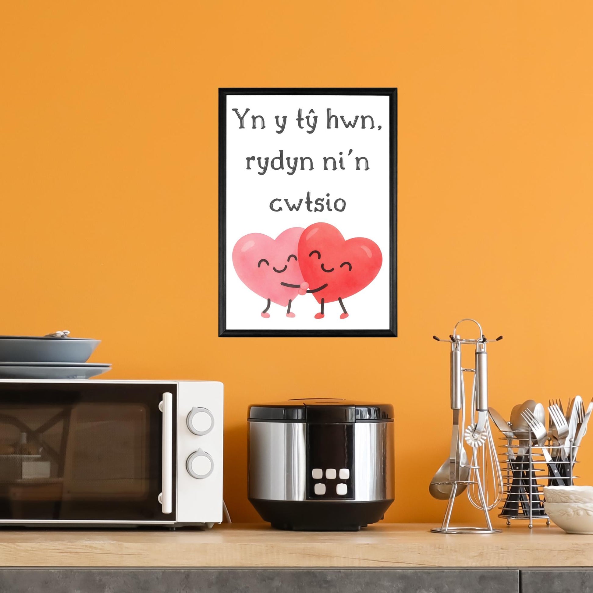 Welsh Language Poster, Yn y tŷ hwn, rydyn ni'n cwtsio, Simple Design, Minimalist Wall Art, Welsh Home, A4 Print, Line Drawing, Cwtsh